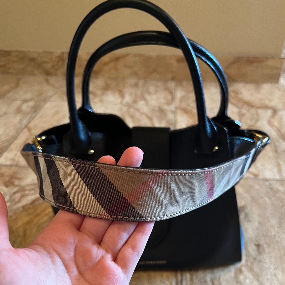 BURBERRY LIMITED EDITION Shoulder & Crossbody Purse *GREAT CONDITION* - Picture 4 of 12